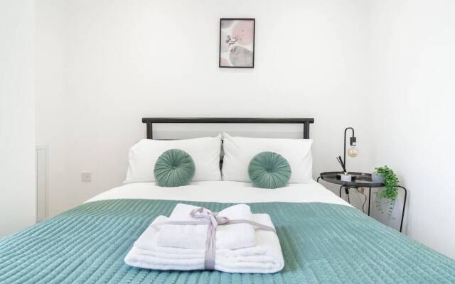 Livestay - Luxury 2bed Apartment With Free Parking