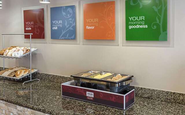 Comfort Suites near Tanger Outlet Mall