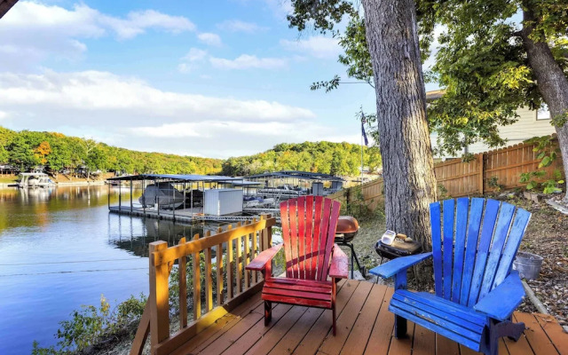 Sunrise Oasis - Enjoy Lakefront Living