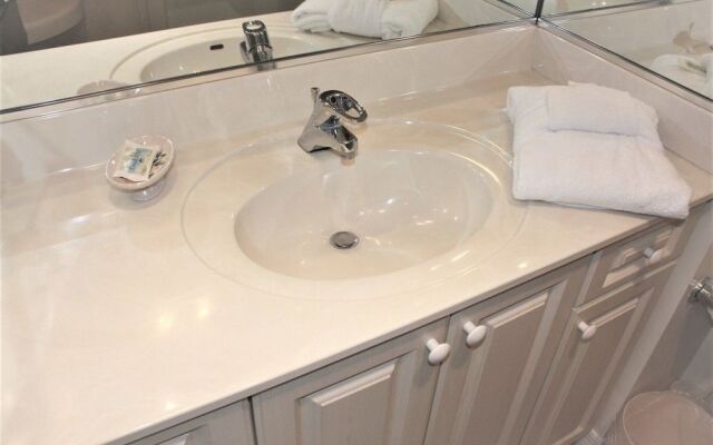 Jamaica Royale 402 - 2 Br Condo