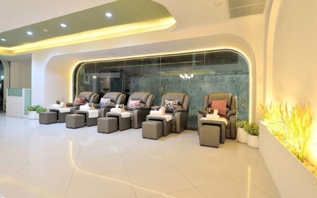 Tori Crown Hotel