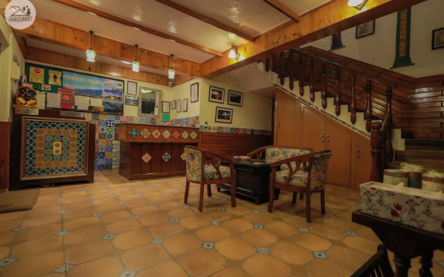 Udechee Huts Hotel