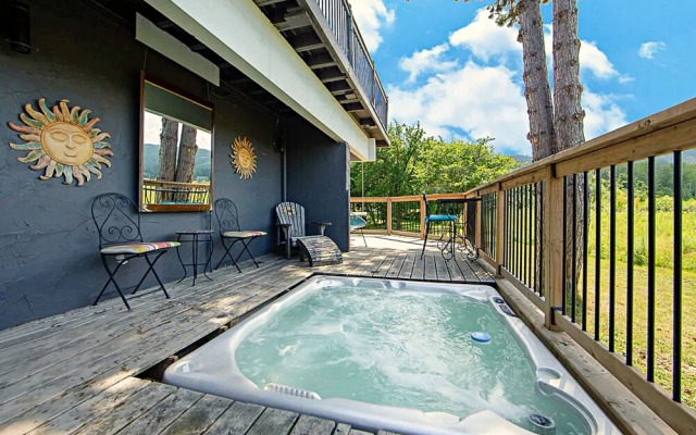 Rustic 5BR Escape  Sauna Hot Tub