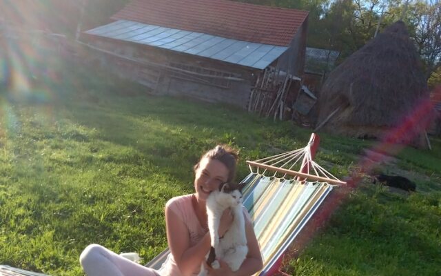 Room in Guest Room - Idylic Family Sejour With Hottube in Green Land