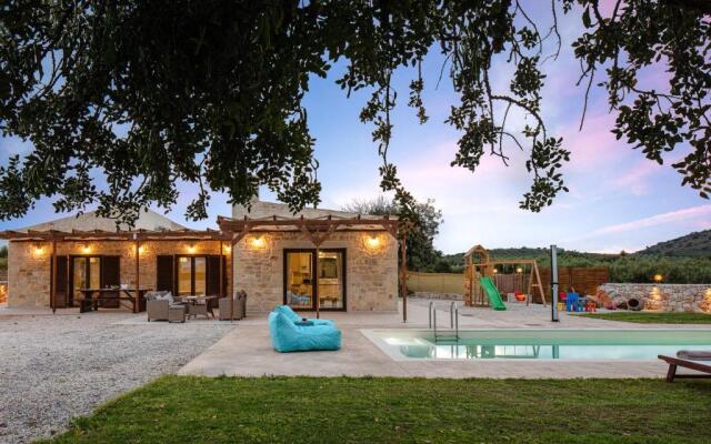 Unique Stonebuilt rural Retreat & private pool II