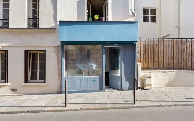 New and Functional Apartment in the Heart of Paris