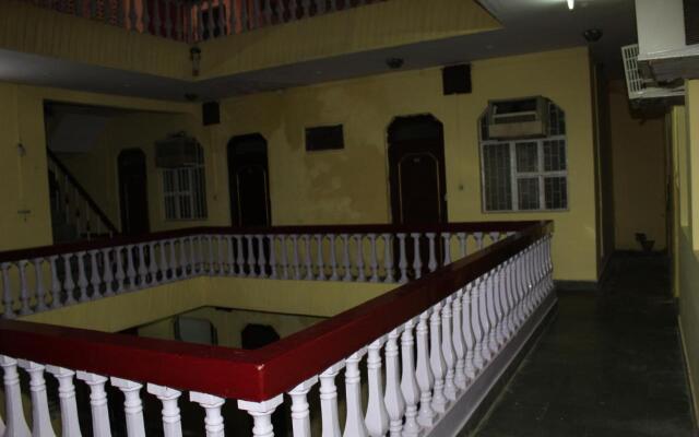 Hotel Raj Bed & Breakfast