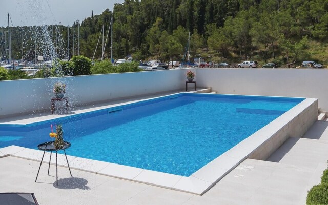 Nice Home in Skradin with Hot Tub, WiFi & 4 Bedrooms
