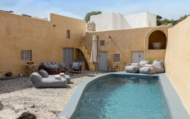 Nido House in Santorini