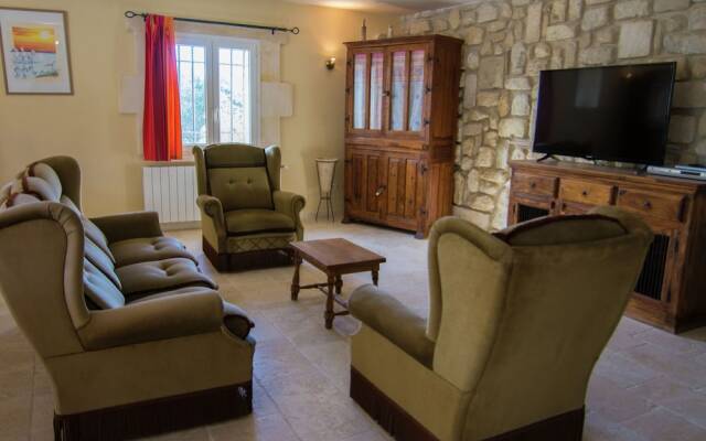 Welcoming Villa with Private Pool in Montfrin