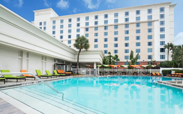 Holiday Inn & Suites Across From Universal Orlando, an IHG Hotel