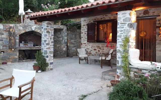 "oikos Jullia - Greece"