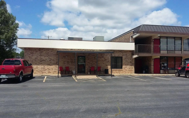 Paris Inn and Suites