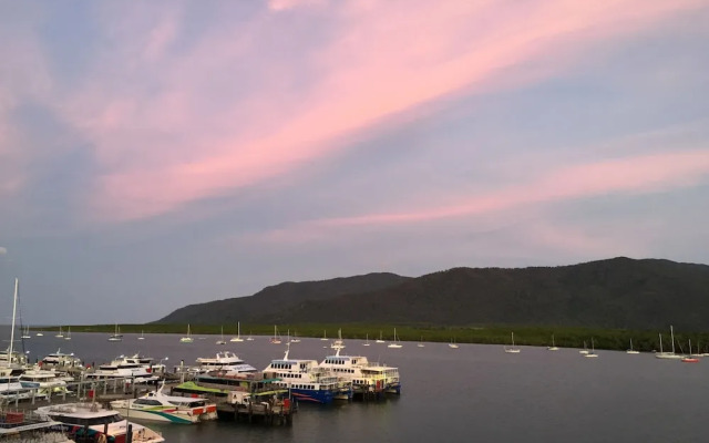 The Sebel Cairns Harbour Lights