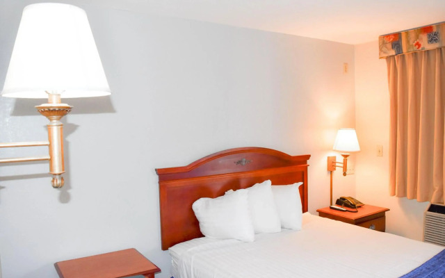 Knights Inn North Attleboro
