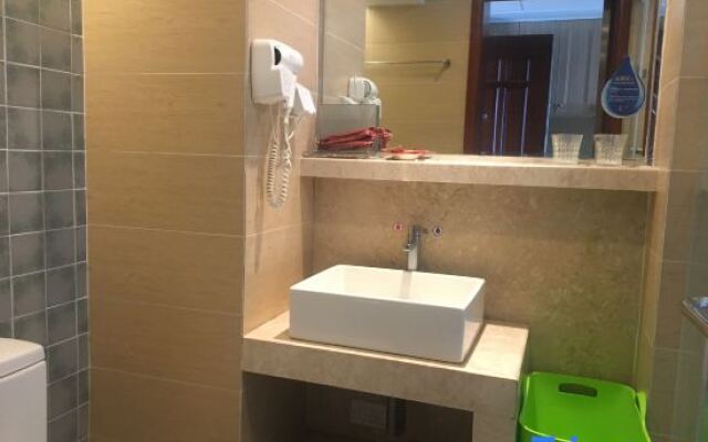 Yangjiang Hailing Island Poly Shili Yintan Fourth Quarter Holiday Apartment