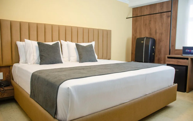 Hotel ByHours Las Americas