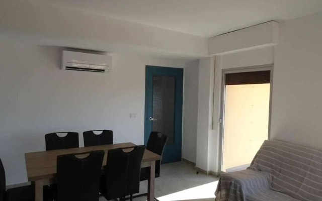 APARTAMENTOS EL SOL-Apartamento reformado a 20 metros del mar.