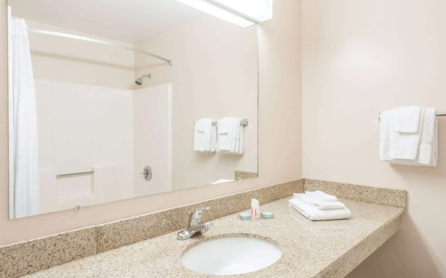 Days Inn by Wyndham Middletown/Newport Area