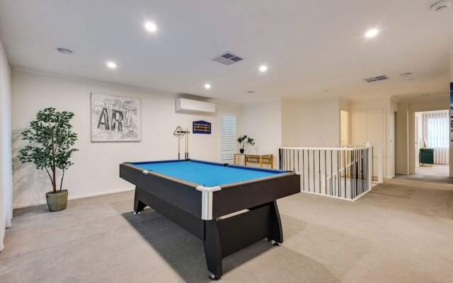 StayAU 6BRM Lakeview Villa Holiday Stay