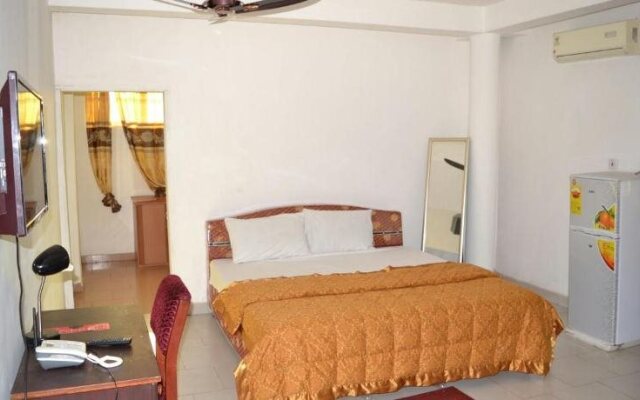 Biney's Apartment Hotel