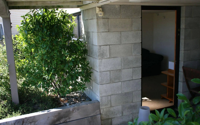 Pohara Beachfront Motel