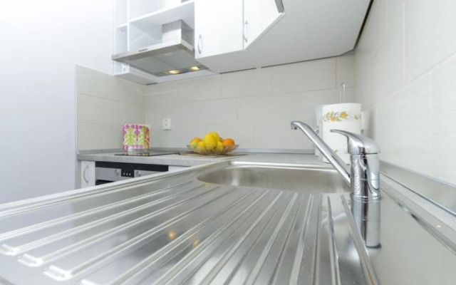 Stane - Modern & Fully Equipped - A1