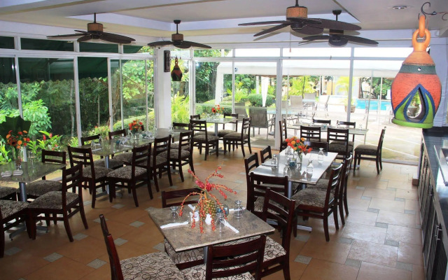 Albrook Inn