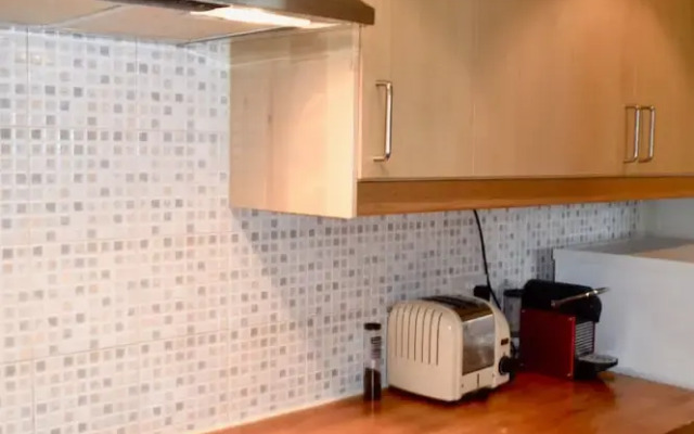 2 Bedroom Flat Near the Dean Village