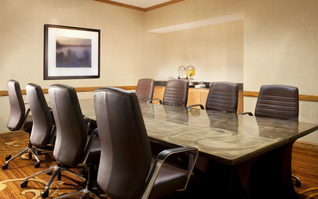 Sheraton Minneapolis West Hotel