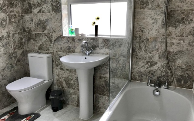 The Woodfarm Lodge - 3 Bedroom House with parking - Oxford