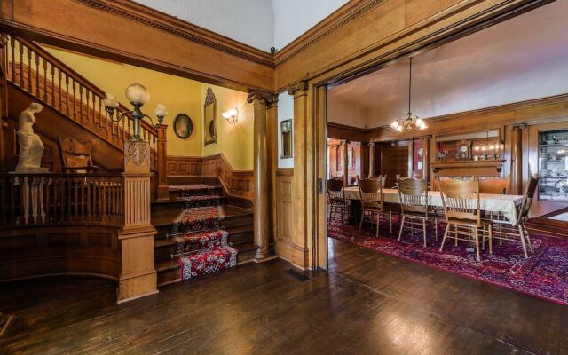 The Simmons-Bond Inn