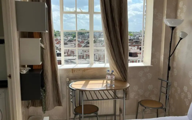Super Located Studio in South Ken at Chelsea Cloister