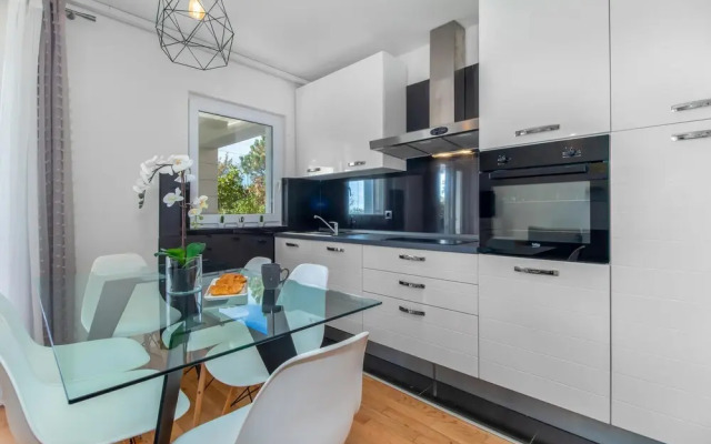 Amazing Apartment in Dramalj With 2 Bedrooms and Wifi