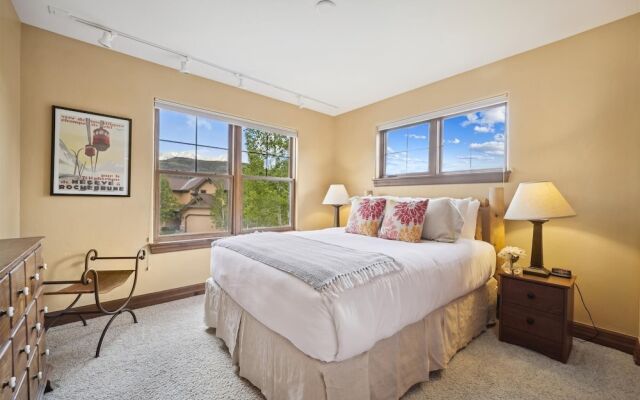 Highland Greens Comfort 3 Bedroom Townhouse by RedAwning