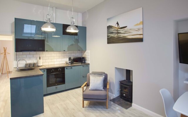 The Surfer's Loft Apartment