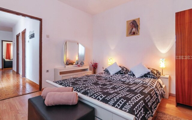 Stunning Home in Modric With 3 Bedrooms and Wifi