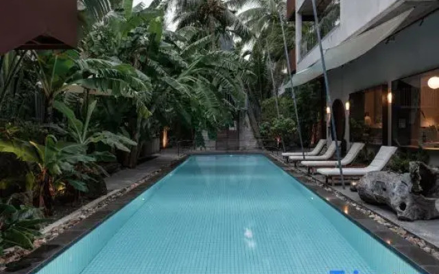 Wonderland Inn, Sanya