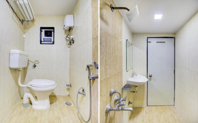 OYO 77255 Hotel Royal Plaza