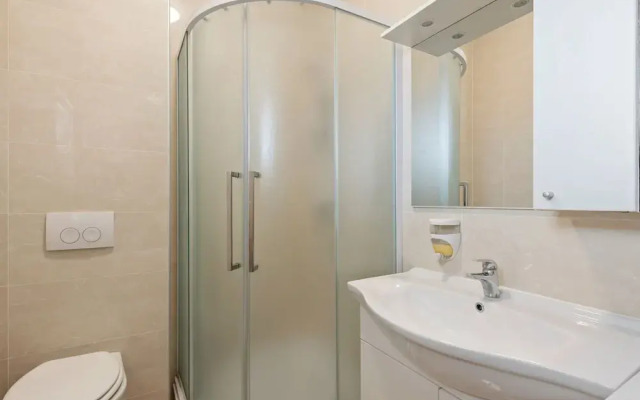 Simplistic Apartment in Neviđane with Balcony