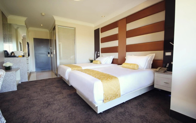 Swan River Hotel