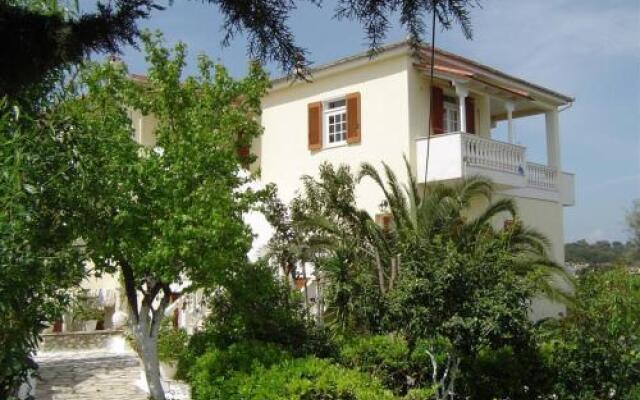 Mentis Apartments
