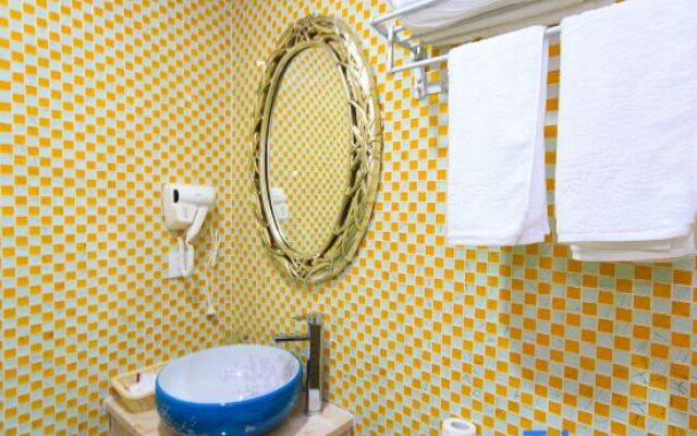 Zhuojia Holiday Hotel (Hangzhou East Railway Station Shaw Hospital)