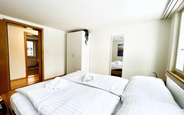 Beautiful Old Building Apartment In The Center