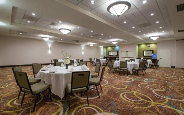 Holiday Inn Bloomington-Airport by IHG
