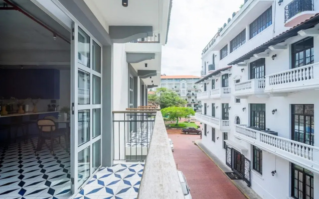 w Spectacular 2BR in Plaza Herrera