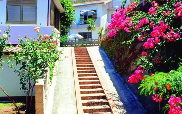 Casa Vacanza Villa Rosa Residence Calavà