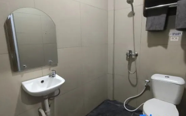 J&L Inn Semarang – Bathroom – Semarang