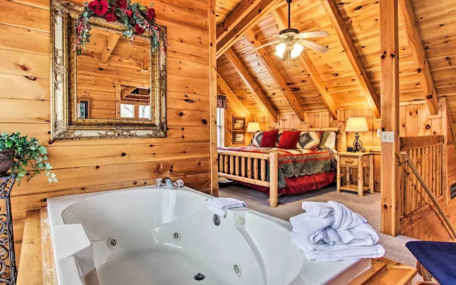 Gatlinburg Mountainside Escape w/ Deck & Hot Tub!