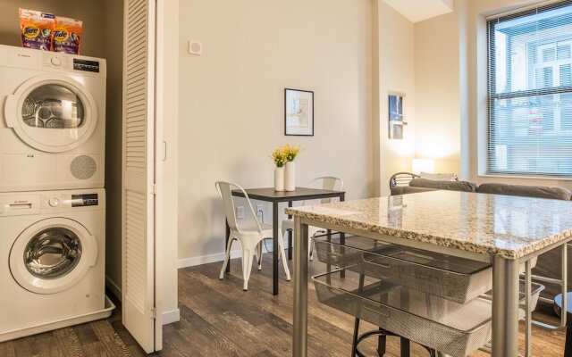 1 BR & 2 BR Apt in Central Business District by Frontdesk
